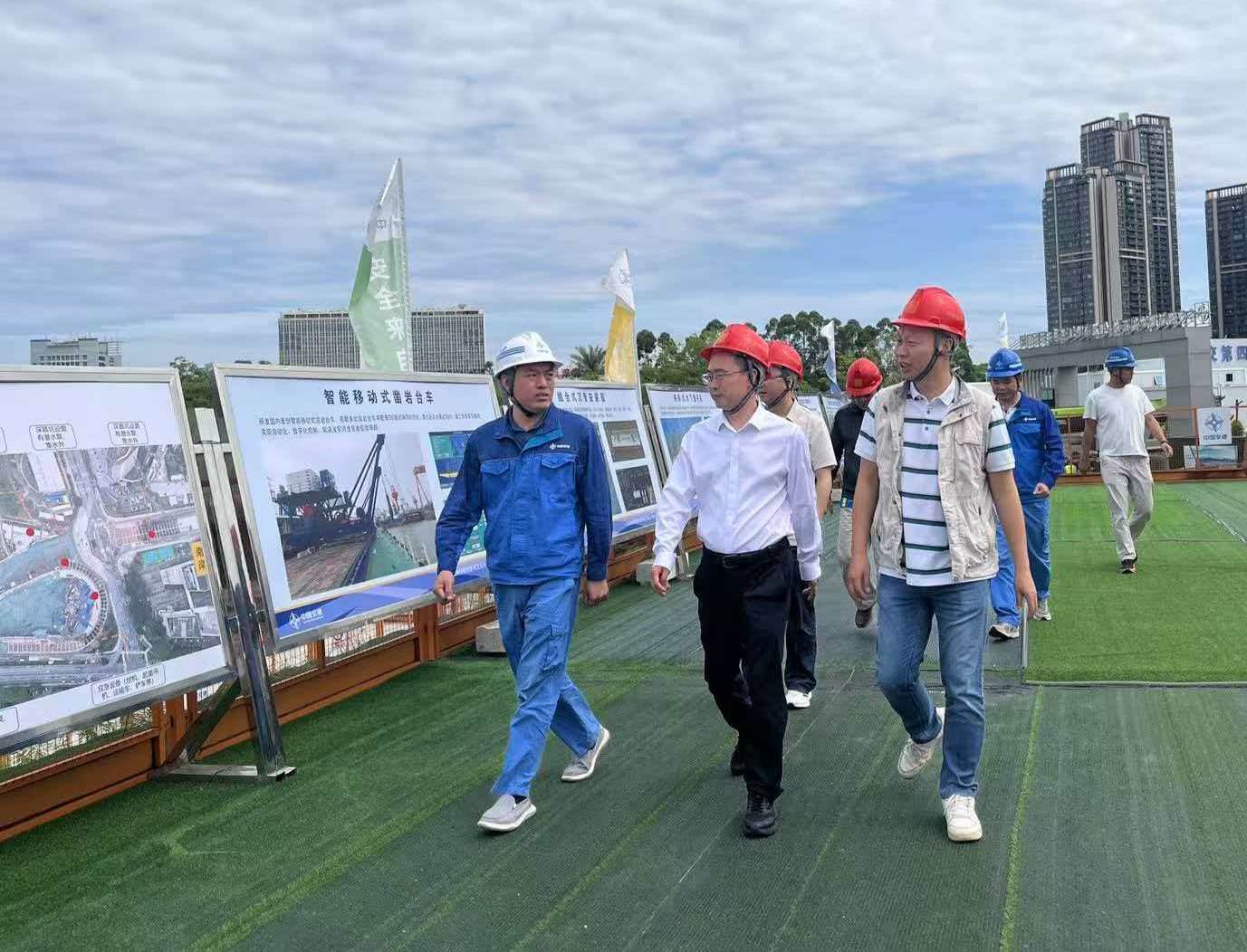 4月日30日任局到跨江通道督导安全生产工作 1.jpg