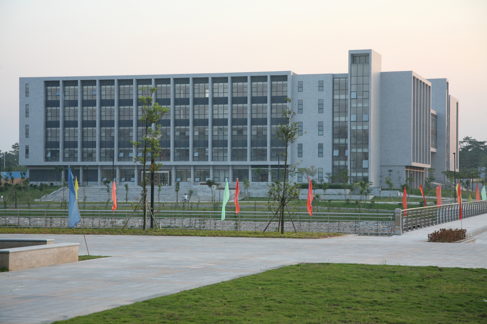 东莞职业技术学院一期-建设招标网